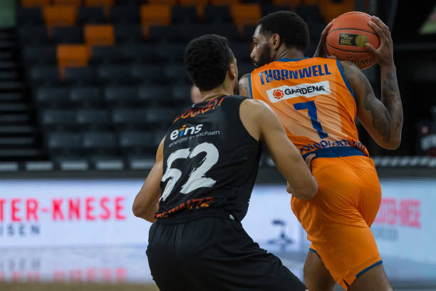 更需要有力 更需要有力