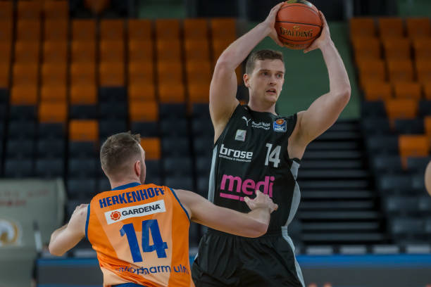 上的进一步 上的进一步